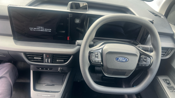 Ford Transit Courier E-Transit Courier 100kW 43kWh Trend Van Auto - Image 10